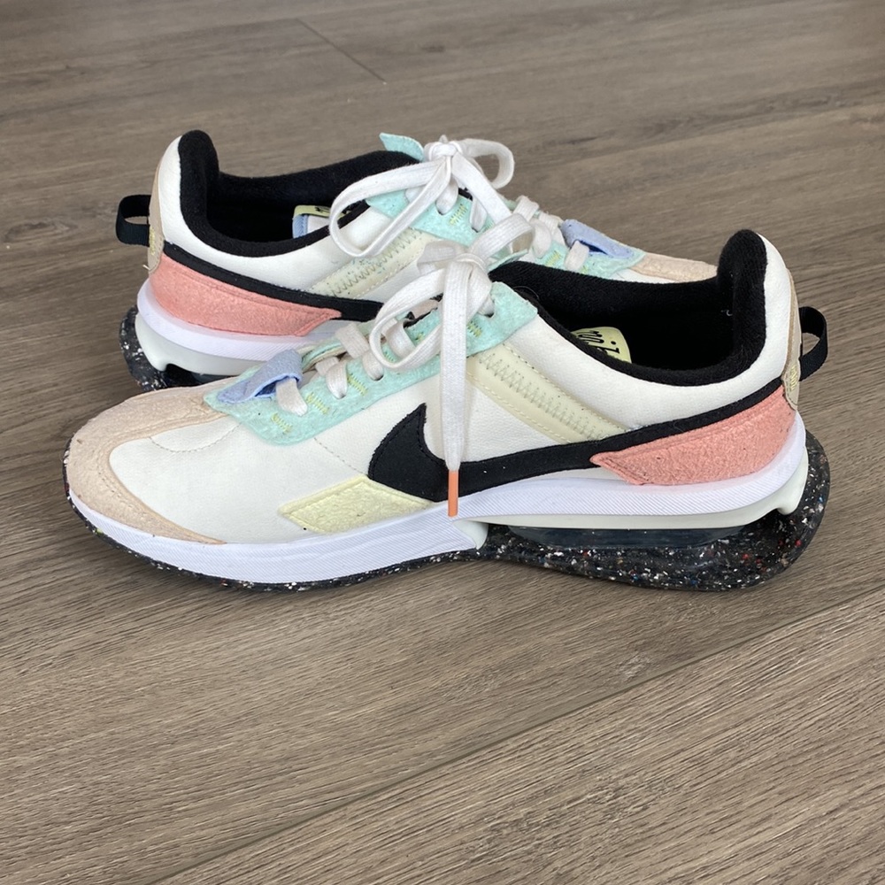 Nike Sneakers - Picture 6 of 7